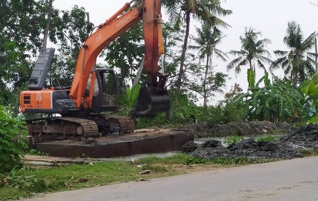 Normalisasi sungai, Dinas PUPR Karawang turunkan 2 Unit Eskavator Sekaligus