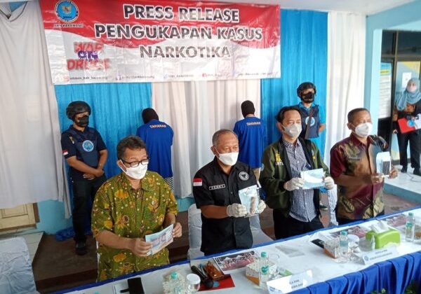 BNNK Karawang beberkan barang bukti kasus narkoba
