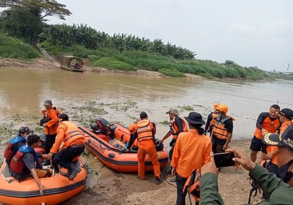 tim BPBD Sigap Evakuasi Korban tenggelam citarun