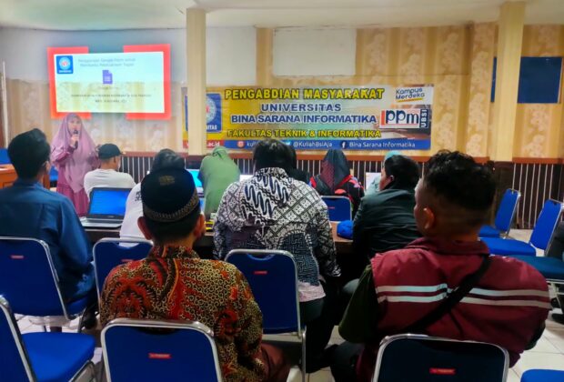Pengabdian Masyarakat, Dosen Universitas BSI Gelar Pelatihan Microsoft Excel Bagi Staff Desa Pasirsari
