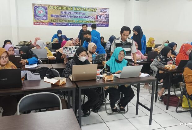 Pengabdian Masyarakat: Dosen BSI Tingkatkan Skill Microsoft Excel Penggerak PKK