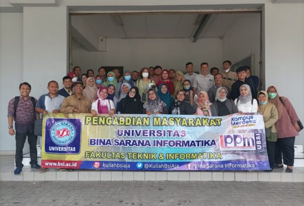 Abdi Masyarakat : Dosen Berikan Pelatihan Presentasi Menarik pada Staf Kecamatan Karawang Barat