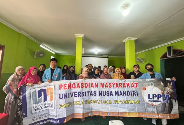 Dosen Universitas Nusa Mandiri Berikan Pelatihan Maintenance Website RW 13 Kel. Cipinang Melayu