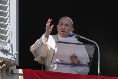 Paus Fransiskus Isaratkan Membolehkan Pernikahan Sesama Jenis