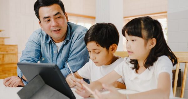 Tips Parenting Modern 2024: Menghadapi Tantangan dan Peluang