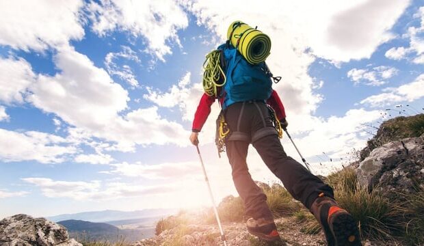 7 Tips Memilih Sepatu untuk Pendaki Pemula agar Nyaman dan Aman
