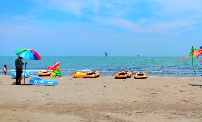 Pantai Pasir Putih Karawang – Wisata Indah dengan Pesona Kuliner Laut yang Bikin Rindu