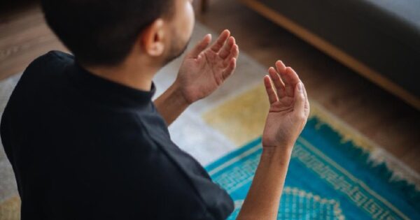 Keistimewaan Berdoa di Hari Jumat: Momentum Mustajab yang Tidak Boleh Dilewatkan