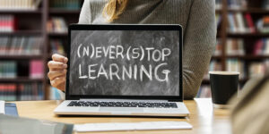 Mengapa Belajar Tak Mengenal Usia: Menjelajahi Perjalanan Belajar Seumur Hidup