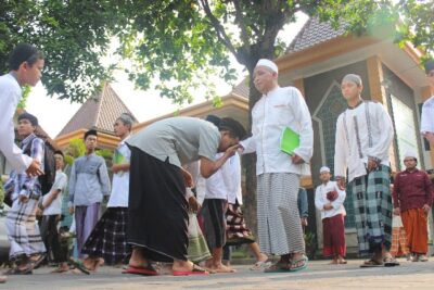 Pentingnya Adab Siswa kepada Guru dalam Dunia Pendidikan