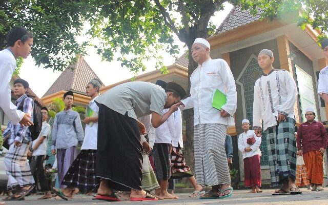 Pentingnya Adab Siswa kepada Guru dalam Dunia Pendidikan