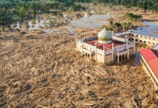 Banjir Tanpa Sebab, Kayu Tanpa Asal: Ketika Negara Menyangkal Jejak di Hulu