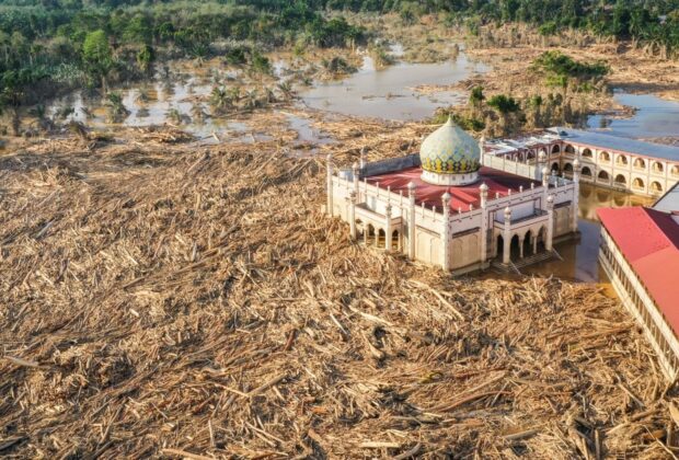 Banjir Tanpa Sebab, Kayu Tanpa Asal: Ketika Negara Menyangkal Jejak di Hulu