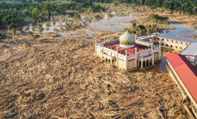 Banjir Tanpa Sebab, Kayu Tanpa Asal: Ketika Negara Menyangkal Jejak di Hulu