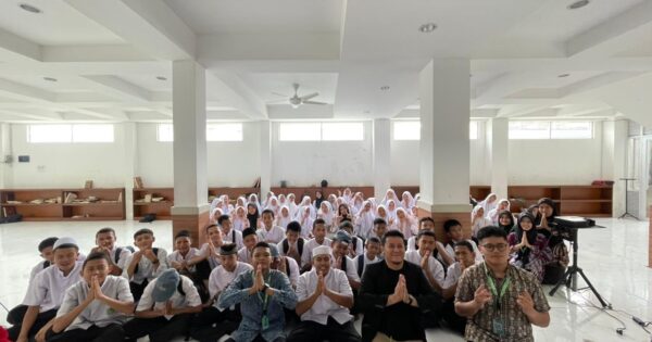 SMK Nurul Hikmah 2 Bekasi Gelar Workshop AI untuk Tingkatkan Kompetensi Digital Anggota OSIS