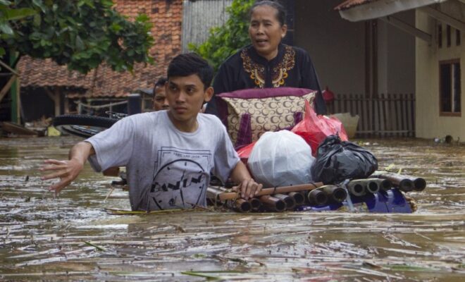 Banjir Karawang: Bupati Imbauan Warganya Mengungsi