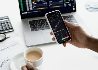 Literasi Istilah Saham sebagai Fondasi Pengambilan Keputusan Investasi di Era Digital