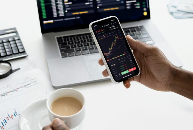 Literasi Istilah Saham sebagai Fondasi Pengambilan Keputusan Investasi di Era Digital