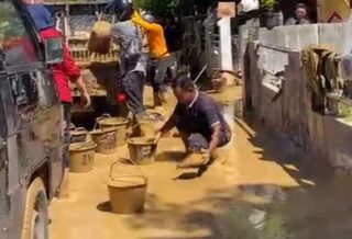 Tips Bersih-Bersih Rumah Pasca Banjir Agar Hunian Kembali Sehat