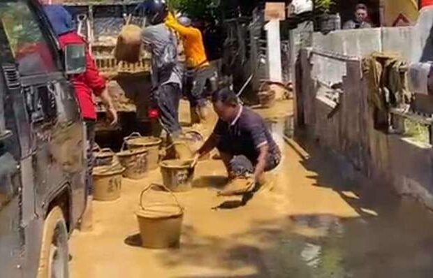 Tips Bersih-Bersih Rumah Pasca Banjir Agar Hunian Kembali Sehat